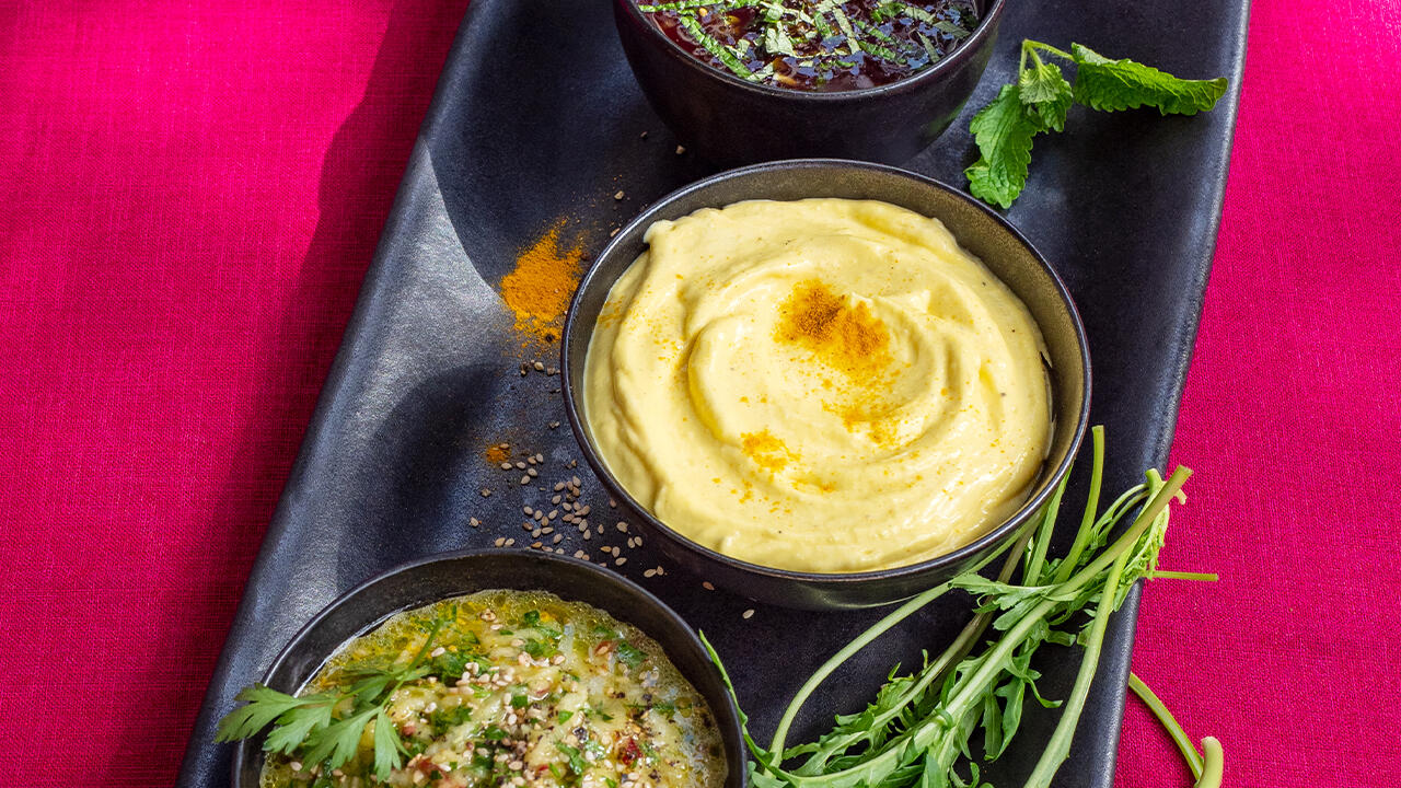 Aioli ist eine beliebte Beilage zu Grillgut. Auch vegan schmeckt sie hervorragend. Aioli ist eine beliebte Beilage zu Grillgut. Auch vegan schmeckt sie hervorragend.