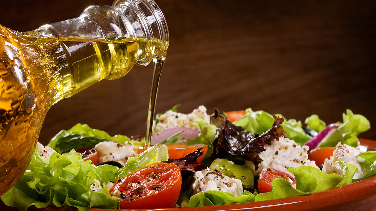 Gutes Olivenöl zeichnet sich durch ein weites Spektrum an frischen Aromen aus.