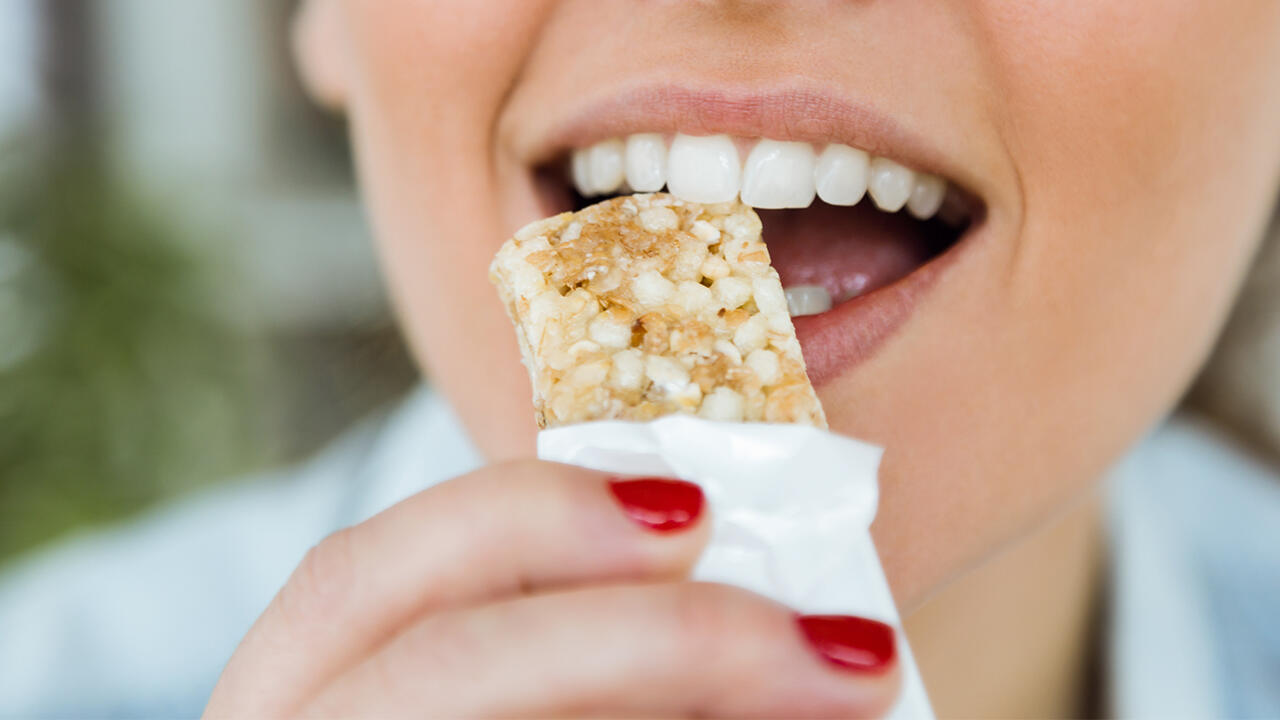 Müsliriegel werden gerne als Snack für den Hunger zwischendurch vernascht. 