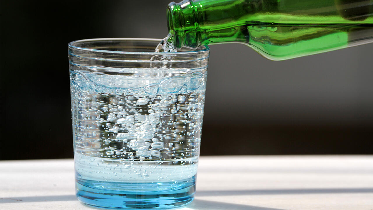 Mineralwasser im Test: Wir haben 50 Mineralwässer aus Regionen in ganz Deutschland überprüft. Mineralwasser im Test: Wir haben 50 Mineralwässer aus Regionen in ganz Deutschland überprüft.