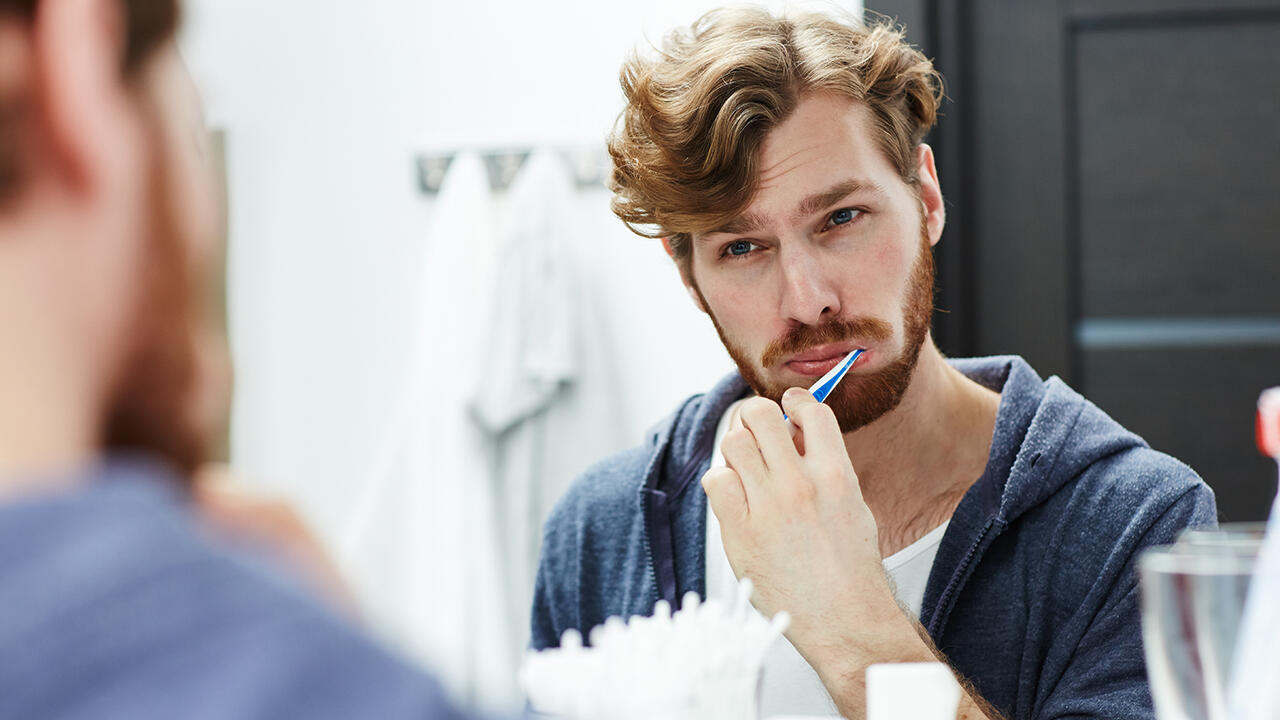 Wenn Zahnbürste, Zahncreme und Zahnseide fertig sind, fängt der Job von Mundspülungen an. Wenn Zahnbürste, Zahncreme und Zahnseide fertig sind, fängt der Job von Mundspülungen an.