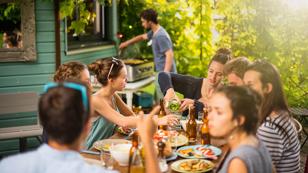 Grillen ist vor allem im Sommer beliebt. Grillen ist vor allem im Sommer beliebt.