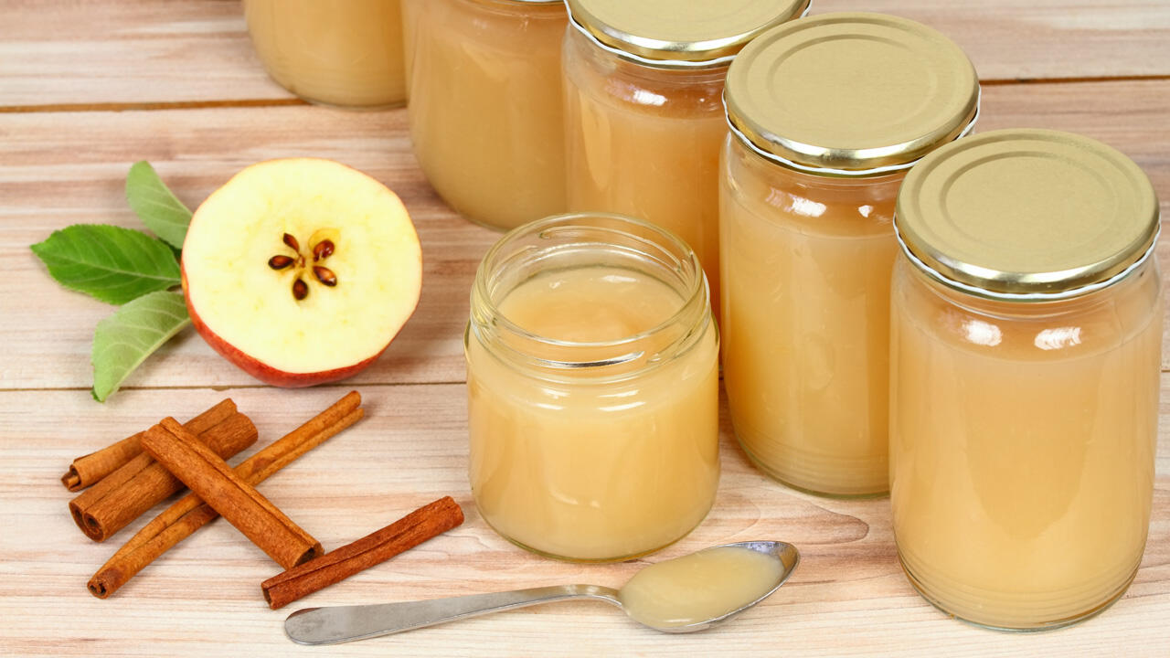 Welche Apfelsorten Sie fürs Apfelmus kochen verwenden, ist Geschmacksache. Welche Apfelsorten Sie fürs Apfelmus kochen verwenden, ist Geschmacksache.