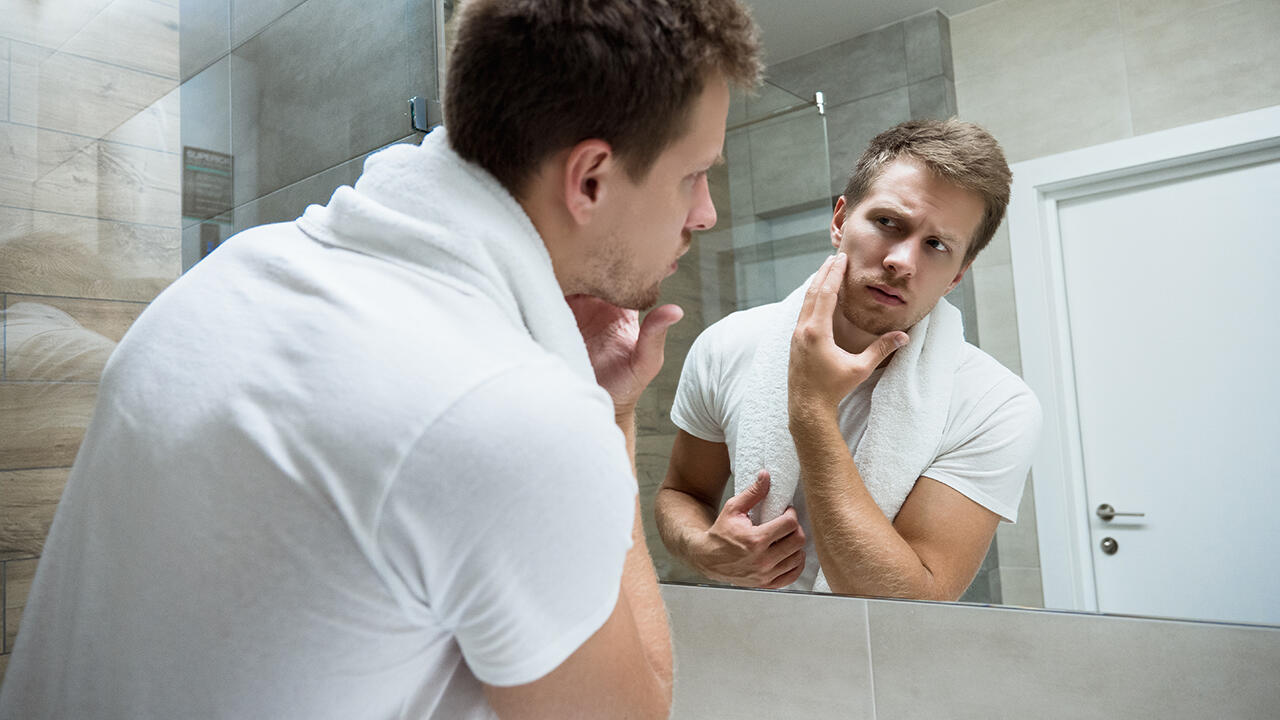Nach der Rasur kann die Haut brennen und jucken: Hier soll Aftershave-Balsam helfen Nach der Rasur kann die Haut brennen und jucken: Hier soll Aftershave-Balsam helfen