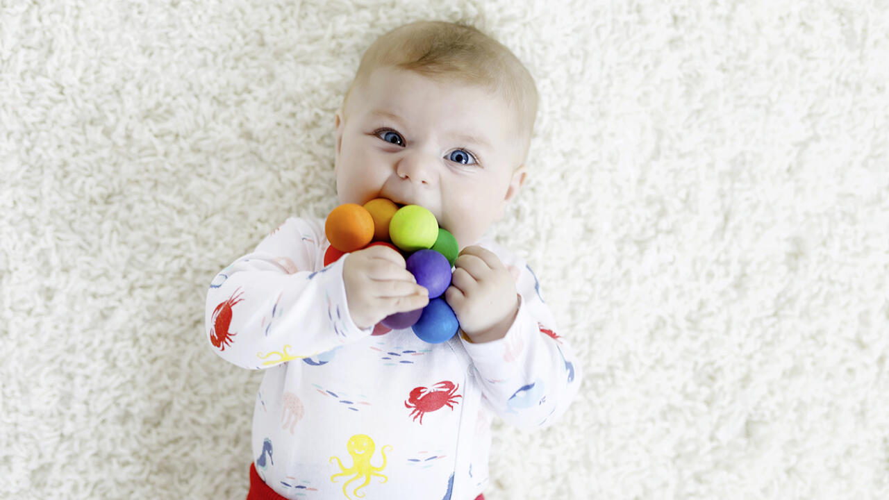 Erste Spielzeuge sind tolle Geschenke für die Babys. Erste Spielzeuge sind tolle Geschenke für die Babys.