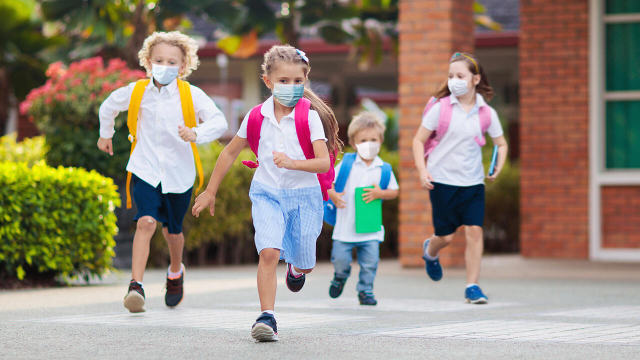 Schule nach den Sommerferien: Einheitliche Regeln zur Maskenpflicht in Schulen gibt es bisher nicht. Schule nach den Sommerferien: Einheitliche Regeln zur Maskenpflicht in Schulen gibt es bisher nicht.