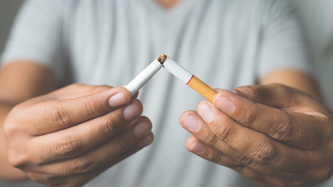 Nikotinersatzprodukte sollen beim Rauchen abgewöhnen helfen.