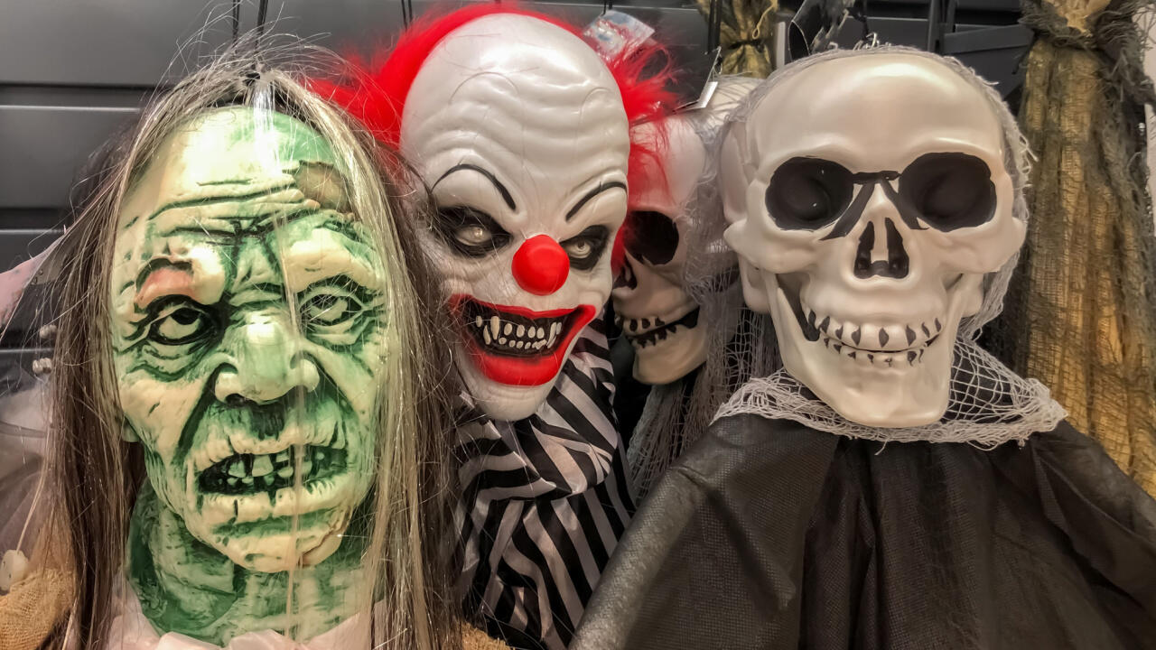 Manchen Halloween-Kostümen sieht man die schlechte Verarbeitung schon von Weitem an. Am besten gar nicht erst zugreifen. Manchen Halloween-Kostümen sieht man die schlechte Verarbeitung schon von Weitem an. Am besten gar nicht erst zugreifen.