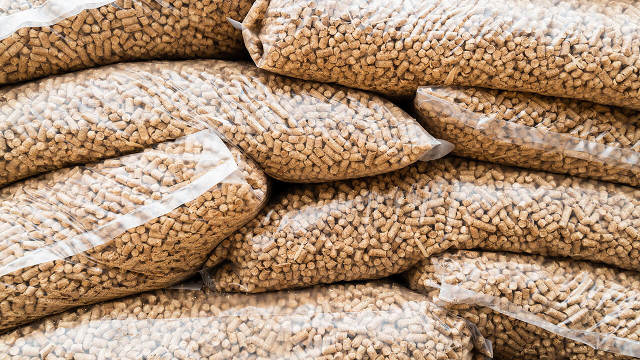 Eine Norm regelt, welche Qualitätsvorgaben Holzpellets erfüllen müssen. Eine Norm regelt, welche Qualitätsvorgaben Holzpellets erfüllen müssen.