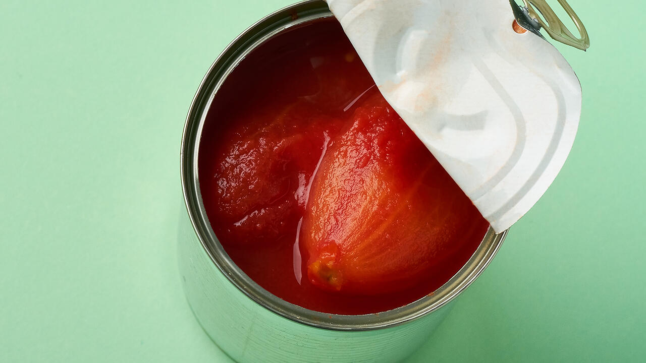 Geschälte Dosentomaten sind praktisch. Unser Test zeigt allerdings: Alle 18 Dosentomaten weisen bedenklich hohe Mengen an Bisphenol A (BPA) auf. Geschälte Dosentomaten sind praktisch. Unser Test zeigt allerdings: Alle 18 Dosentomaten weisen bedenklich hohe Mengen an Bisphenol A (BPA) auf.