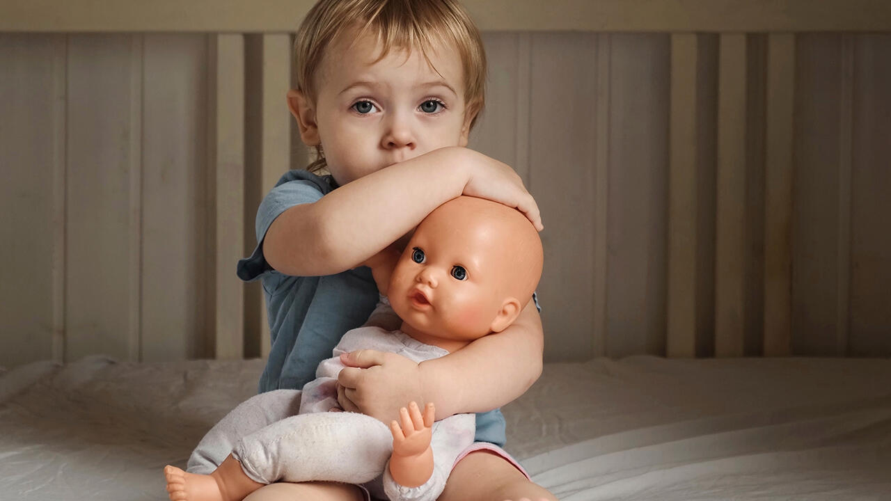 Puppen sind nicht nur etwas für kleine Mädchen. Auch viele Jungs spielen gerne mit ihnen. Puppen sind nicht nur etwas für kleine Mädchen. Auch viele Jungs spielen gerne mit ihnen.
