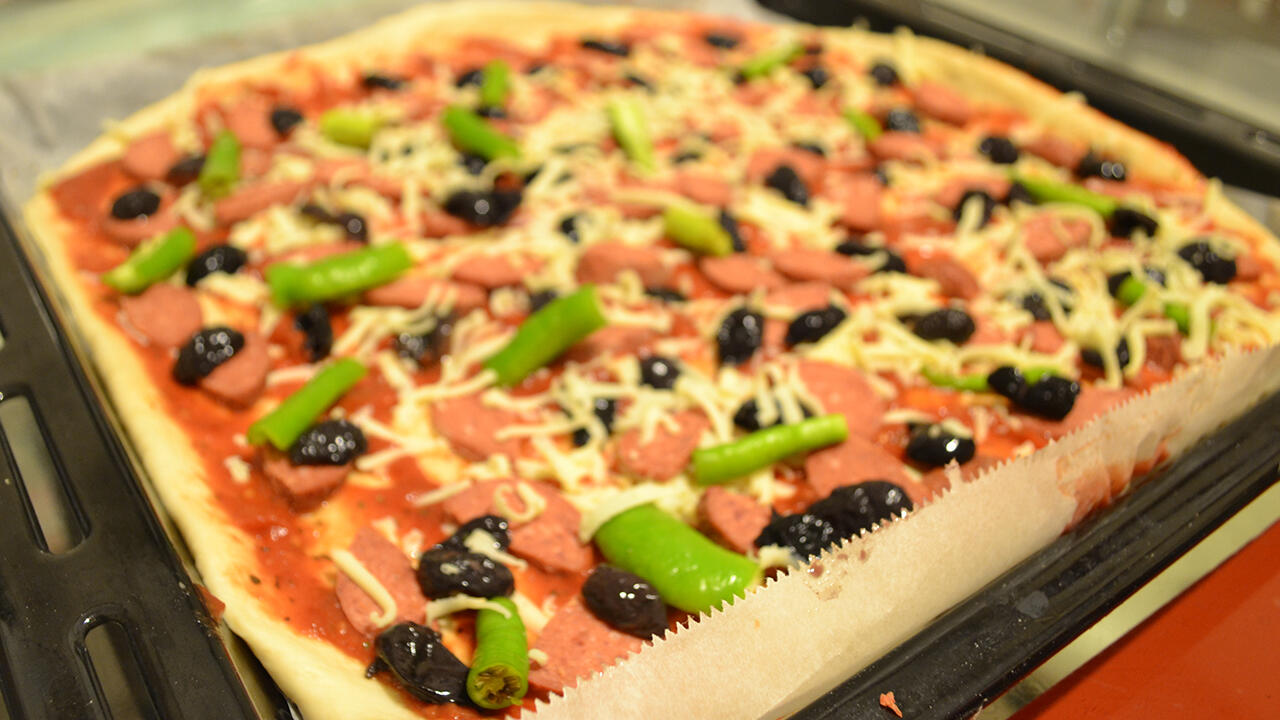 Fertige Pizzateige sind praktisch. Ärgerlich ist es aber, wenn sie bedenkliche Stoffe enthalten.