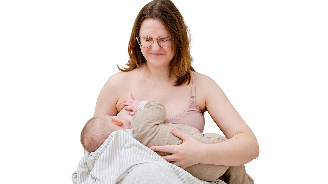 Der Beginn der Stillzeit ist für viele Mütter mit wunden Brustwarzensalben verbunden.