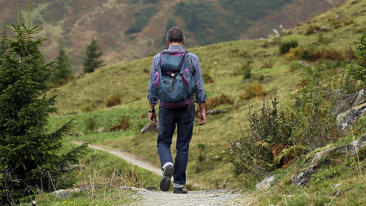 Trinkflaschen können jahrelange Begleiter für Wanderungen sein. 