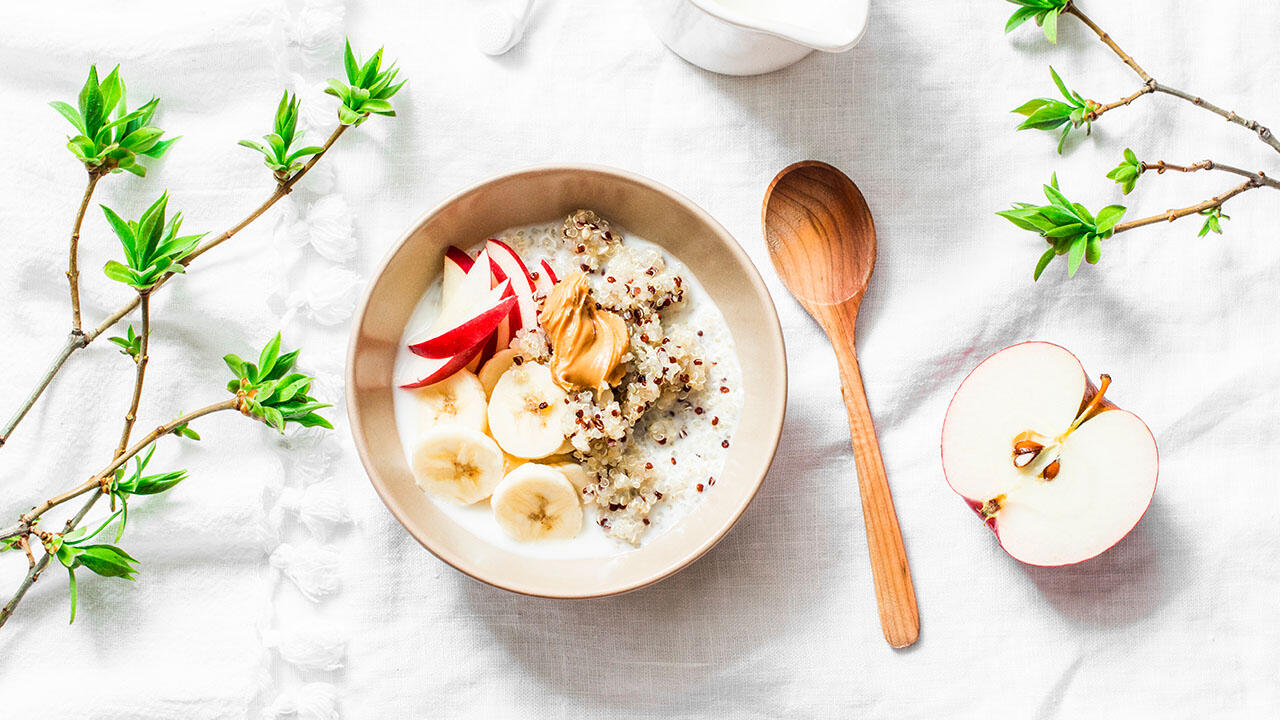 Hafer-Alternative: Quinoa schmeckt nicht nur in herzhaften Gerichten, sondern auch als Frühstücksbrei.
