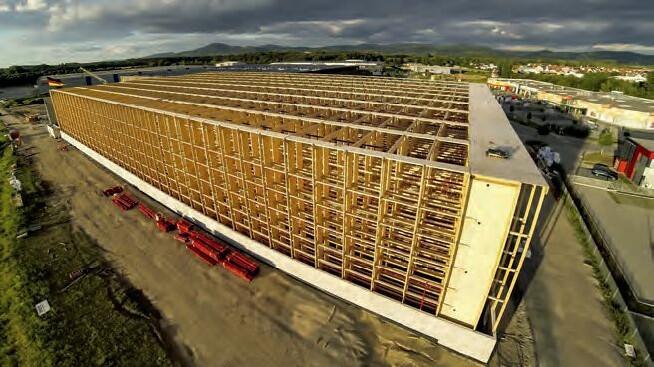 Auf einer Grundfläche von 9.000 Quadratmetern baute Alnatura in Lorsch das größte Hochregallager der Welt aus Holz. Es bietet Platz für 32.000 Paletten mit Produkten aus dem Trockensortiment.