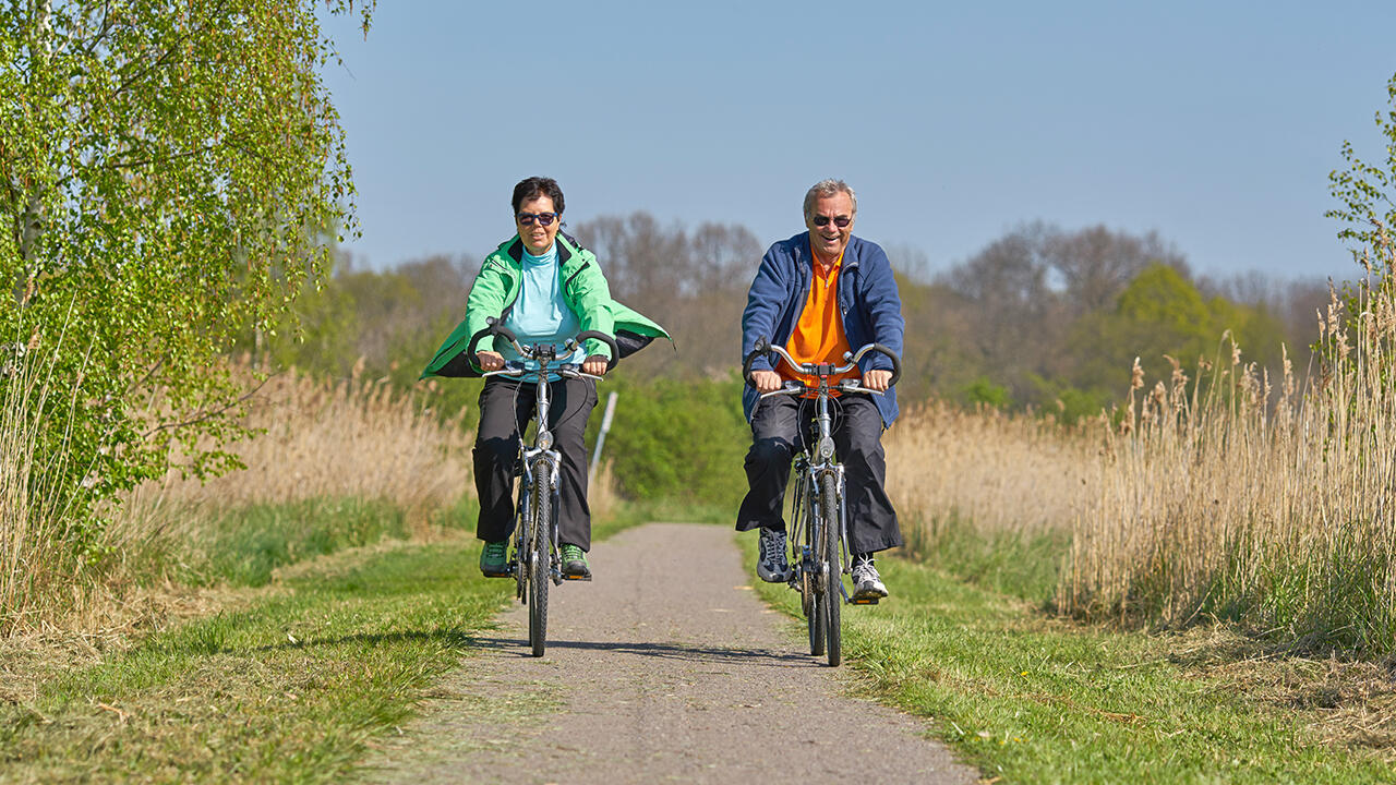 Wer jetzt im Frühjahr oft und lange im Freien ist, sollte die UV-Strahlung nicht unterschätzen.