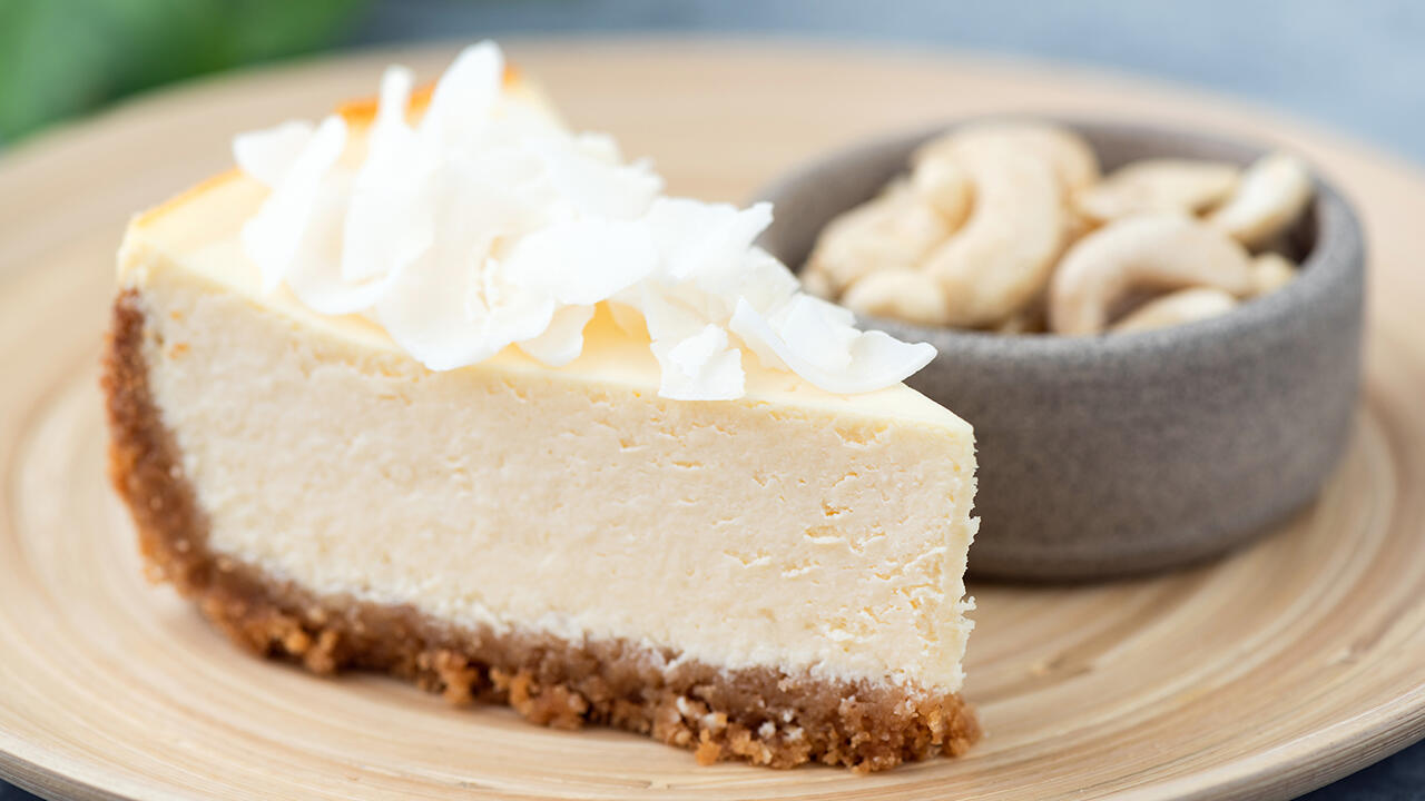 Aus veganem Quark lässt sich leckerer Käsekuchen backen.