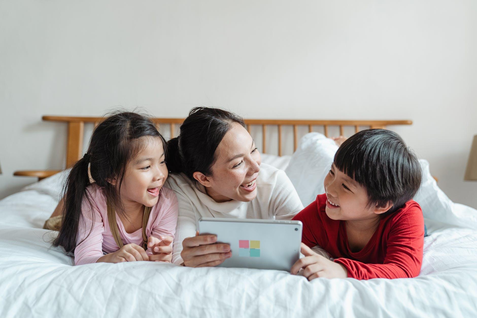 Gerade bei einer Familie mit Kindern sollte ein Bett stabil sein. Gerade bei einer Familie mit Kindern sollte ein Bett stabil sein.