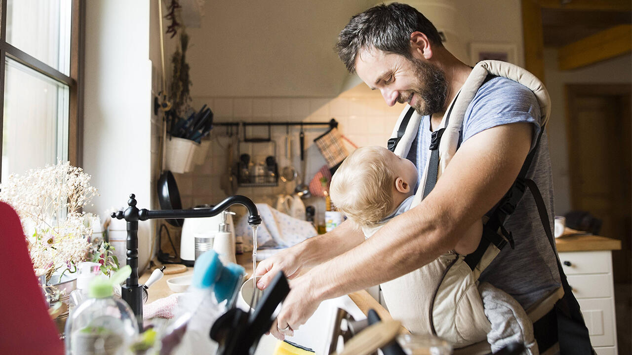Babytragen im Test: Wir können insgesamt sechs Tragehilfen mit "sehr gut" oder "gut" empfehlen. Babytragen im Test: Wir können insgesamt sechs Tragehilfen mit "sehr gut" oder "gut" empfehlen.