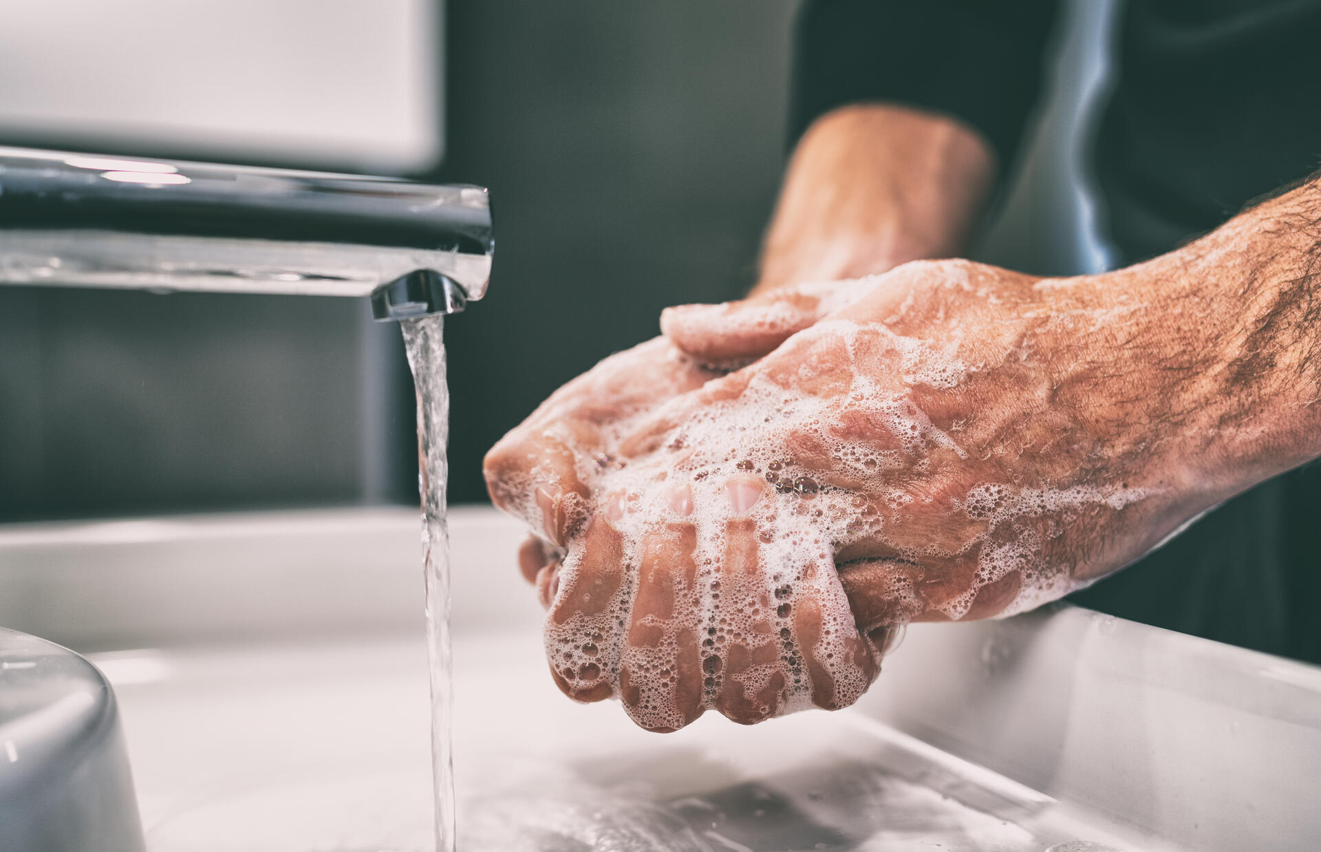 Wichtigster Faktor für ein sauberes Handy ist die eigene Handhygiene.