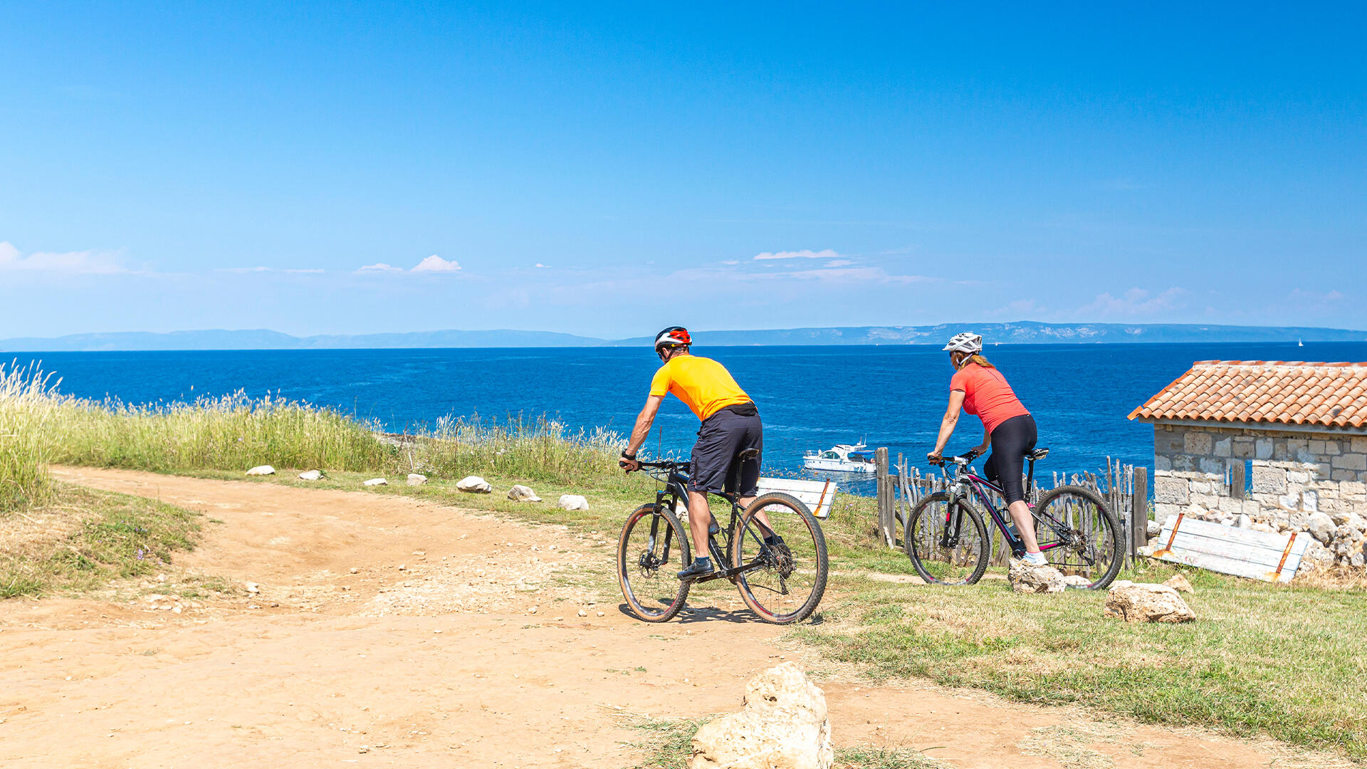 In Kroatien hat man beim Radeln Meerblick. In Kroatien hat man beim Radeln Meerblick.