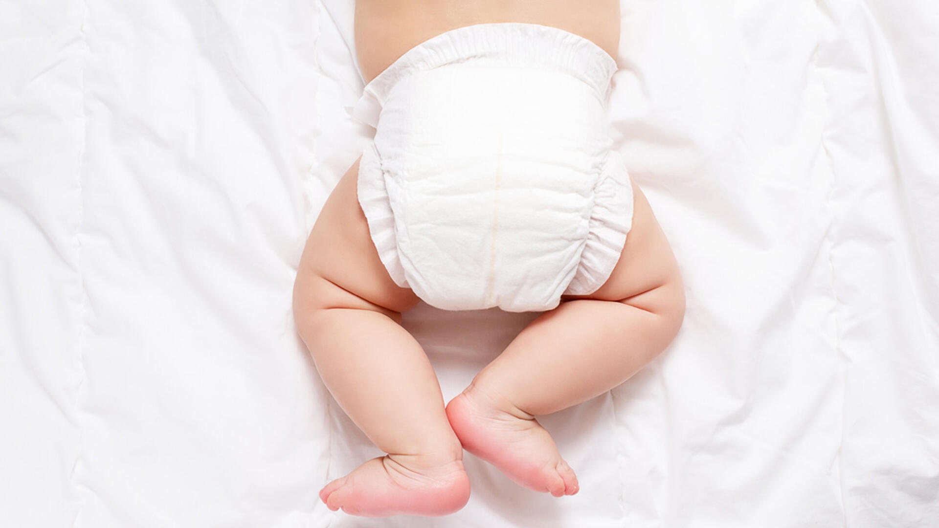 Das feucht-warme Klima in der Babywindel kann schnell zu gereizter Haut führen. Das feucht-warme Klima in der Babywindel kann schnell zu gereizter Haut führen.