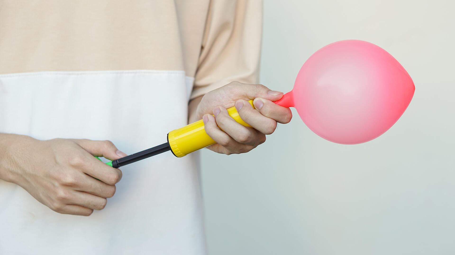 Wer Nitrosamine vermeiden will, sollte Luftballons besser nur mit einer Luftpumpe aufblasen. 