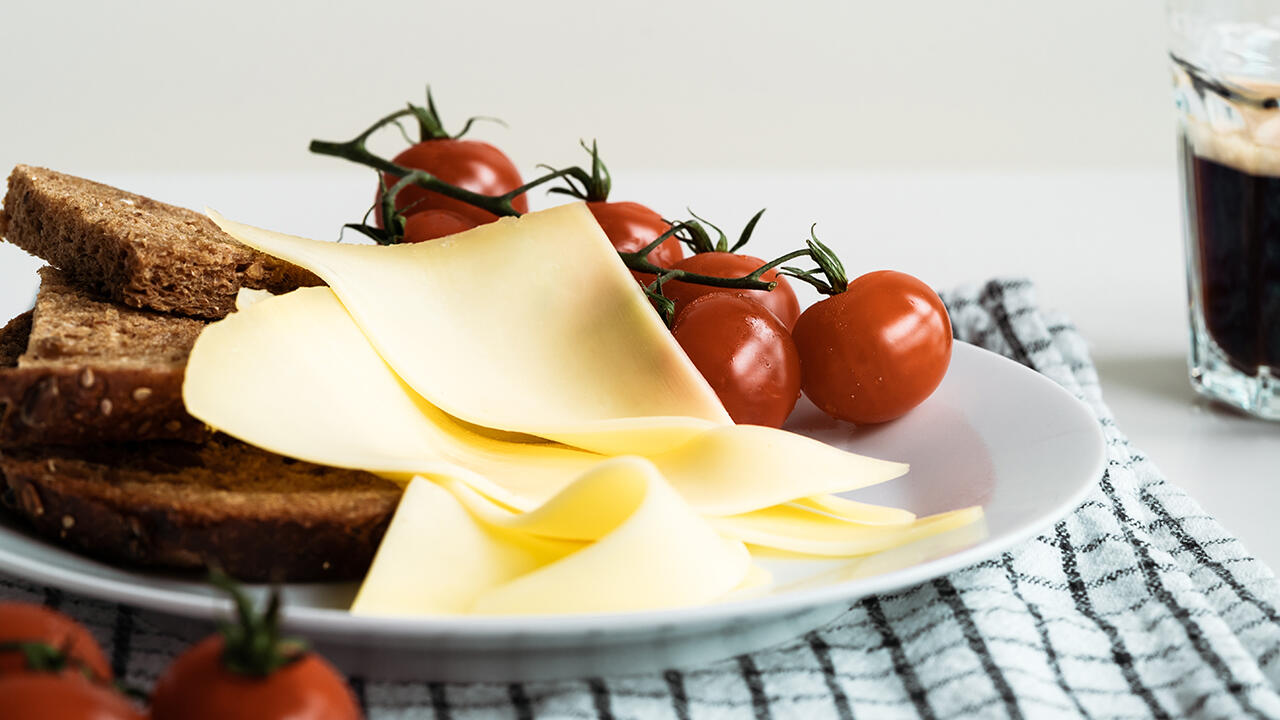 Dem aktuellen Ernährungsreport zufolge ernähren sich acht Prozent der Befragten vegetarisch und zwei Prozent vegan. Dem aktuellen Ernährungsreport zufolge ernähren sich acht Prozent der Befragten vegetarisch und zwei Prozent vegan.