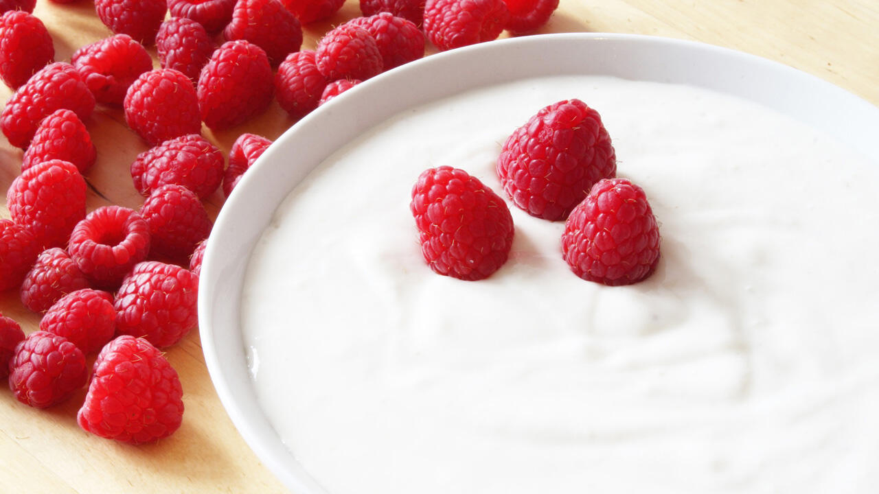 Auch Joghurt ist ein fermentiertes Lebensmittel Auch Joghurt ist ein fermentiertes Lebensmittel