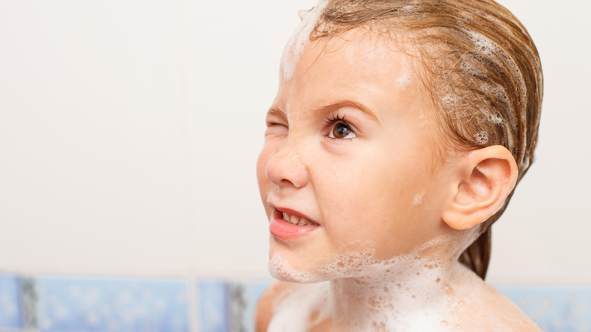 Stecken in Kinder-Duschshampoos problematische Inhaltsstoffe? Wir haben 15 Produkte untersucht.