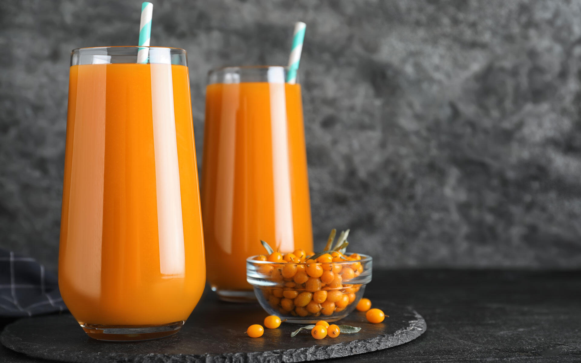 Sanddornsaft ist eine gute Vitamin-C-Quelle.