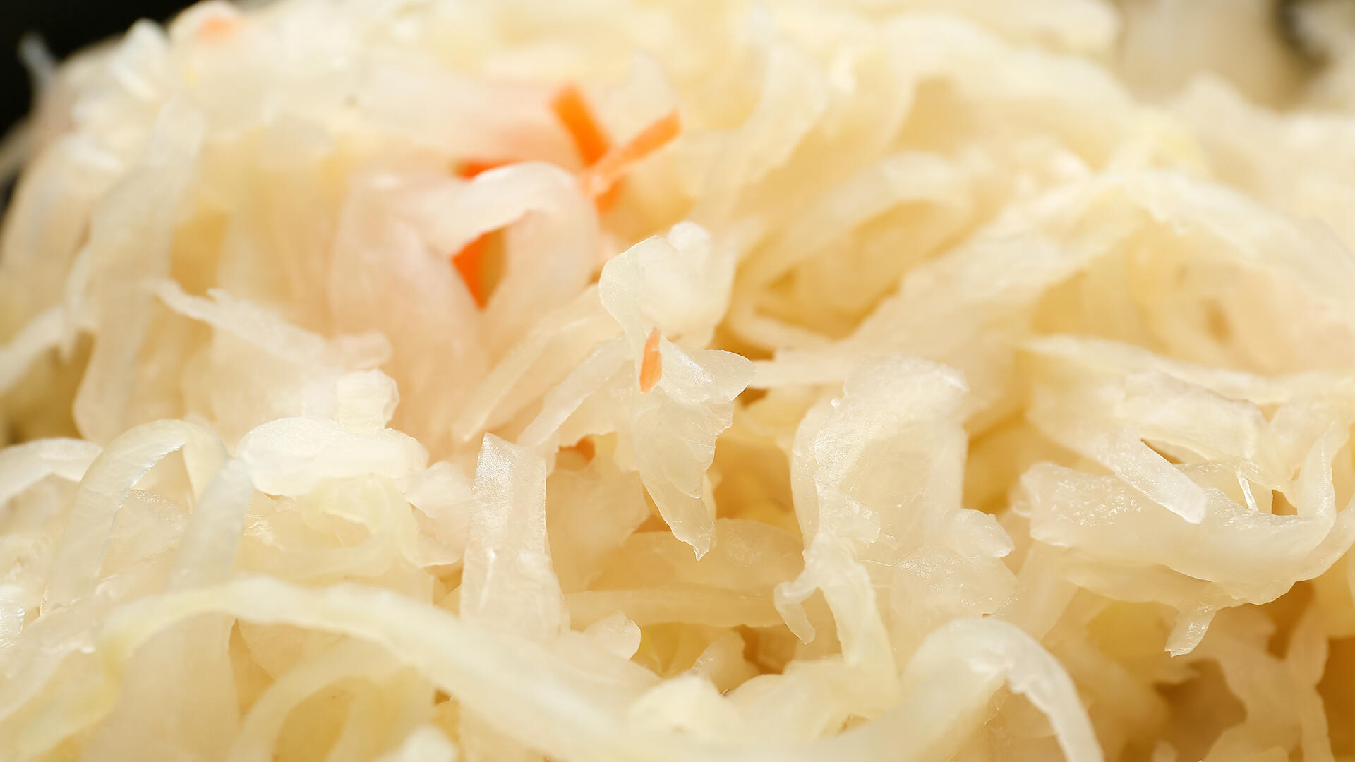 Sauerkraut lässt sich problemlos einfrieren. Das ist aber nicht immer notwendig.