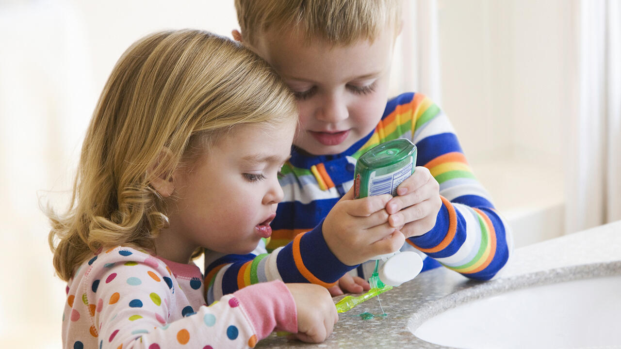 Mehr als die Hälfte der Kinderzahnpasten im Test sind für Mädchen und Jungs empfehlenswert. Mehr als die Hälfte der Kinderzahnpasten im Test sind für Mädchen und Jungs empfehlenswert.