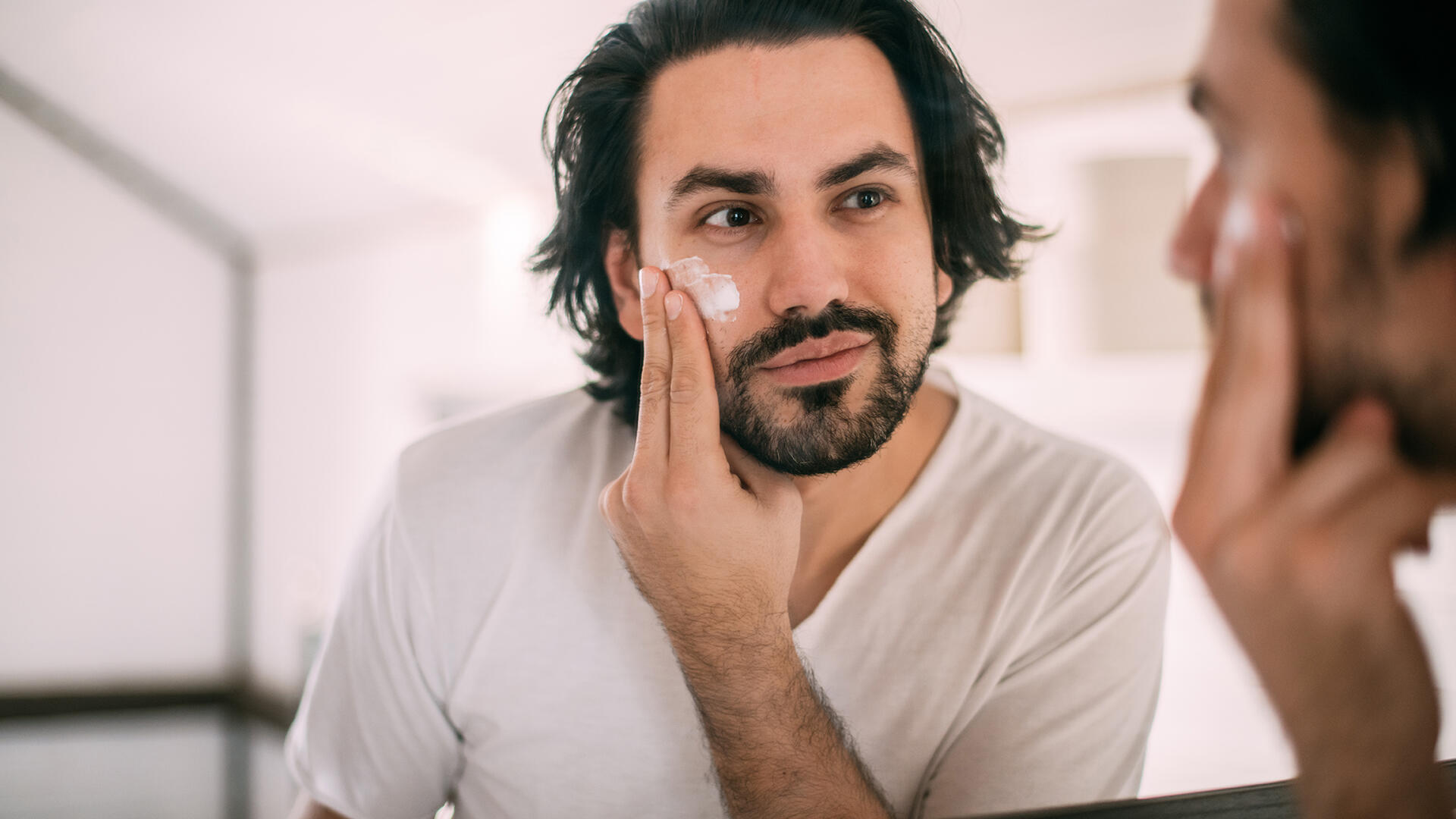 Im Handel gibt es inzwischen eine große Auswahl an Gesichtscremes für Männer. Doch welche Produkte sind empfehlenswert? Wir haben 22 solcher Cremes getestet. Im Handel gibt es inzwischen eine große Auswahl an Gesichtscremes für Männer. Doch welche Produkte sind empfehlenswert? Wir haben 22 solcher Cremes getestet.