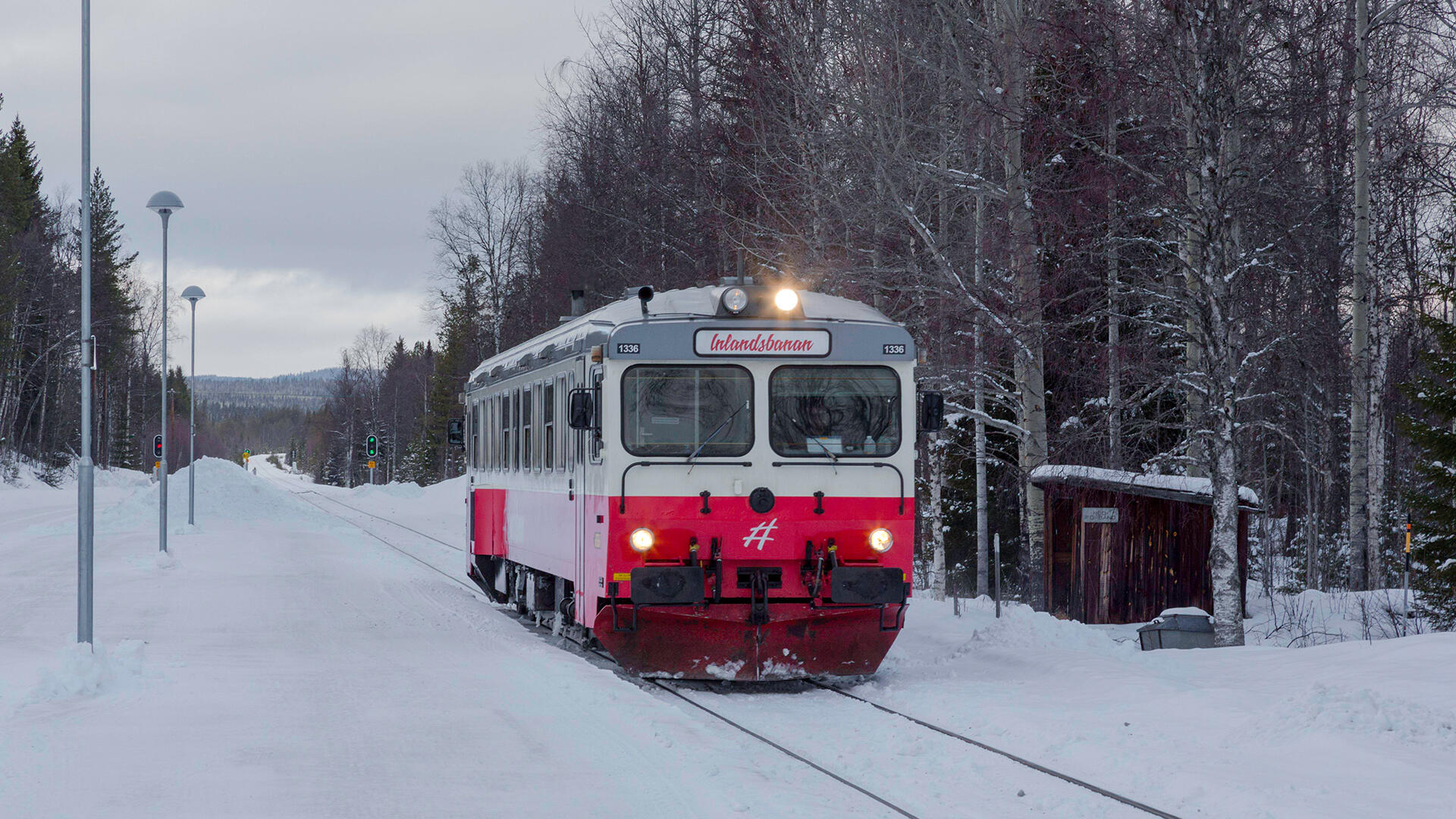 Die Inlandsbanan fährt durch das schwedische Hinterland.