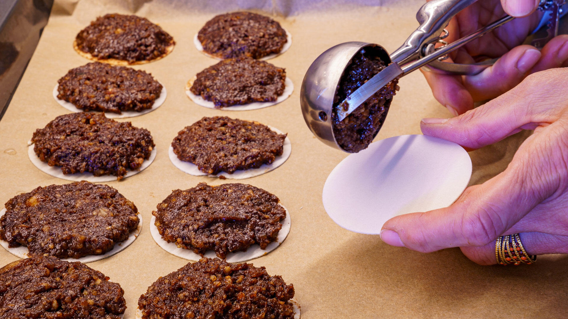 Elisenlebkuchen – ein Klassiker unter den Lebkuchen – gelingen leicht. Elisenlebkuchen – ein Klassiker unter den Lebkuchen – gelingen leicht.