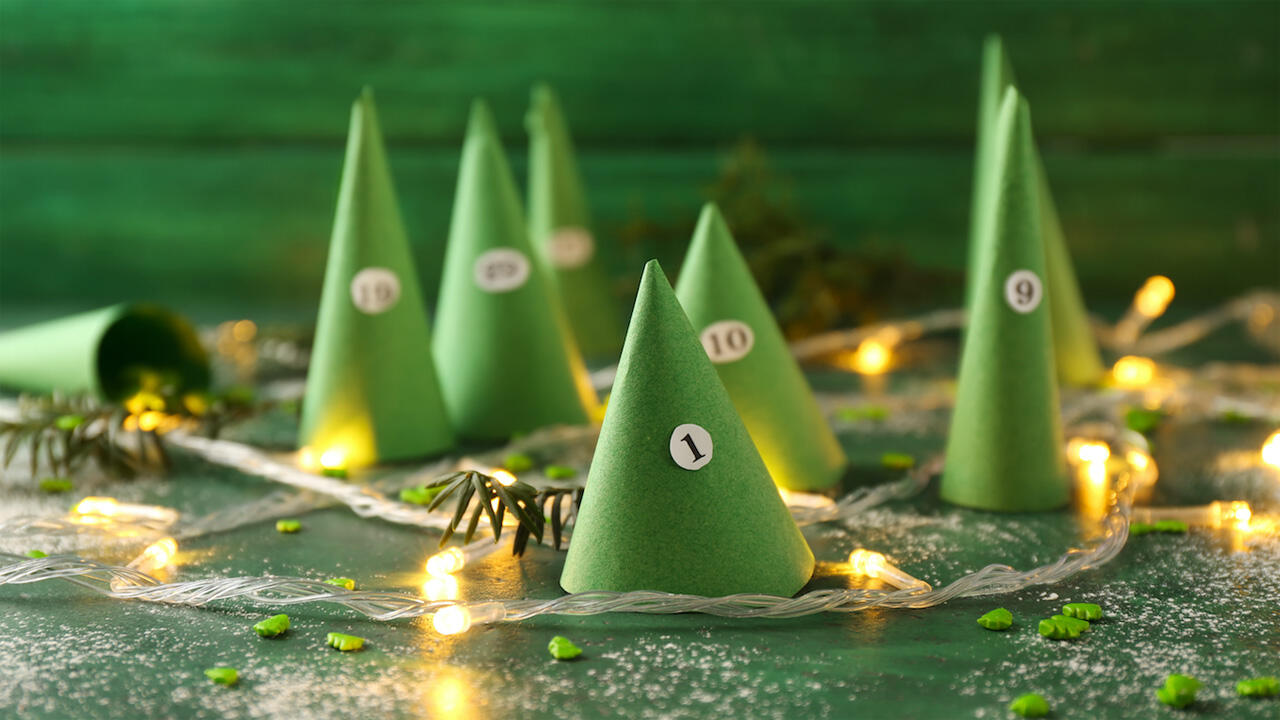 Adventskalender-Wald: Einmal gebastelt, kann er jedes Jahr wieder verwendet werden.