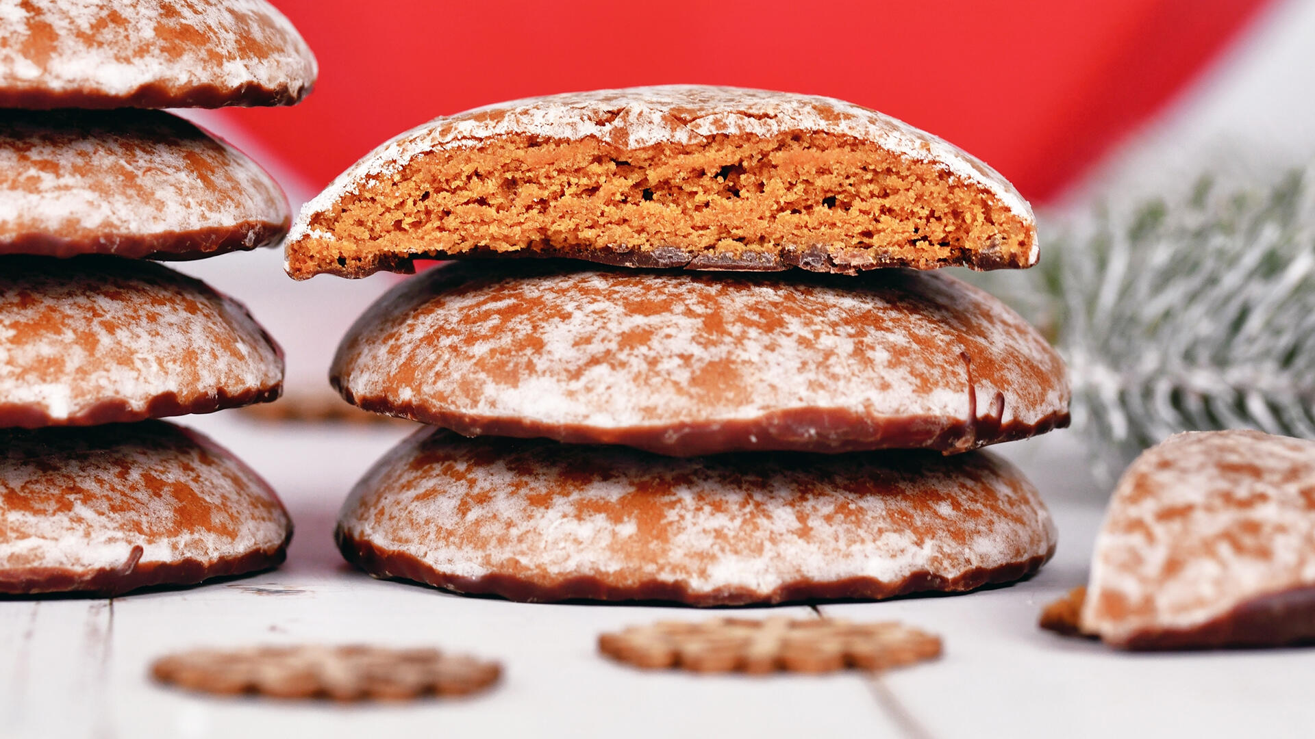 Lebkuchen gehören für viele Menschen zur Weihnachtszeit einfach dazu. Doch welche Produkte sind empfehlenswert? Wir haben 18-mal Lebkuchen getestet.