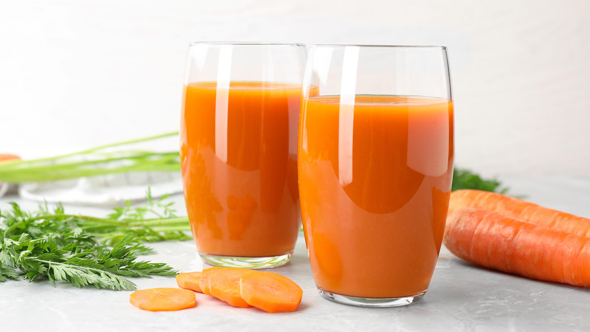 Karottensaft gilt als gesund. Aber welche Nährstoffe stecken eigentlich im Möhrensaft? Karottensaft gilt als gesund. Aber welche Nährstoffe stecken eigentlich im Möhrensaft?