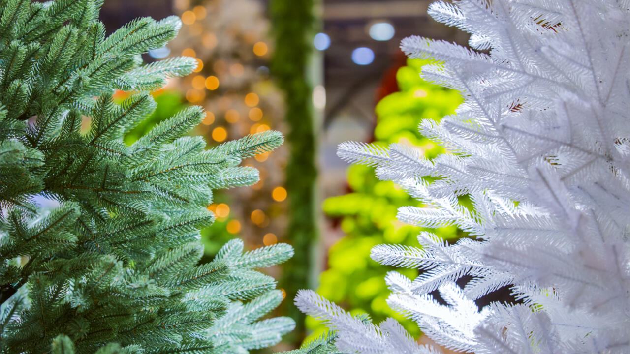 Auch wenn es so aussehen mag, sind künstliche Weihnachtsbäume keine wirklich sinnvolle Alternative. Auch wenn es so aussehen mag, sind künstliche Weihnachtsbäume keine wirklich sinnvolle Alternative.