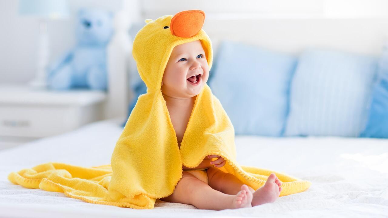 Babypflege: Eltern sollten früh mit guter Mund- und Zahnpflege anfangen. Babypflege: Eltern sollten früh mit guter Mund- und Zahnpflege anfangen.