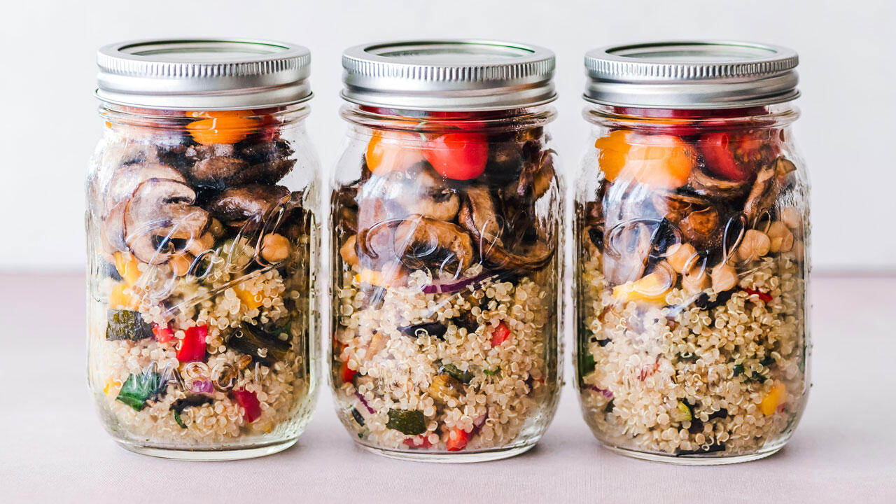 Meal Prep kann helfen, im Alltag besser zu essen. Meal Prep kann helfen, im Alltag besser zu essen.