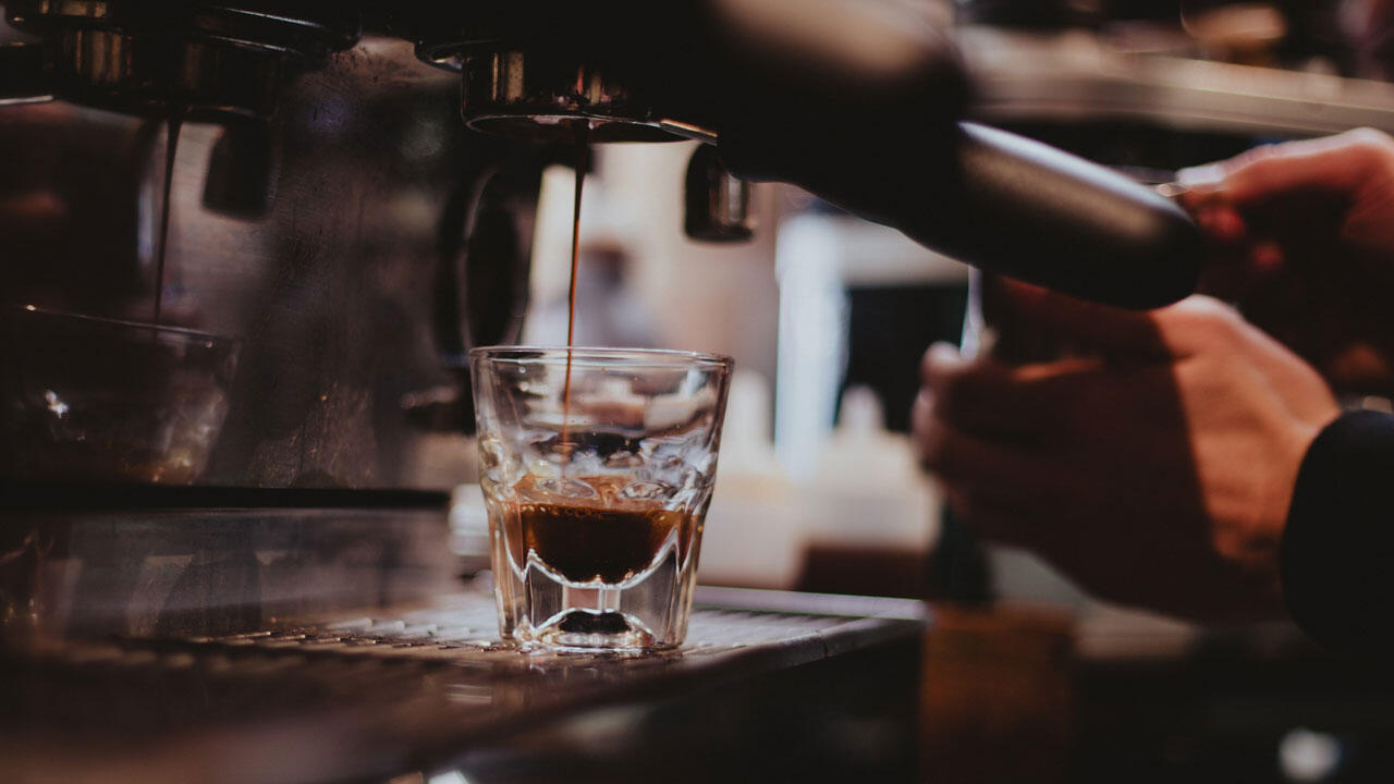 Kaffee gehört für viele Menschen zum Alltag dazu. Kaffee gehört für viele Menschen zum Alltag dazu.