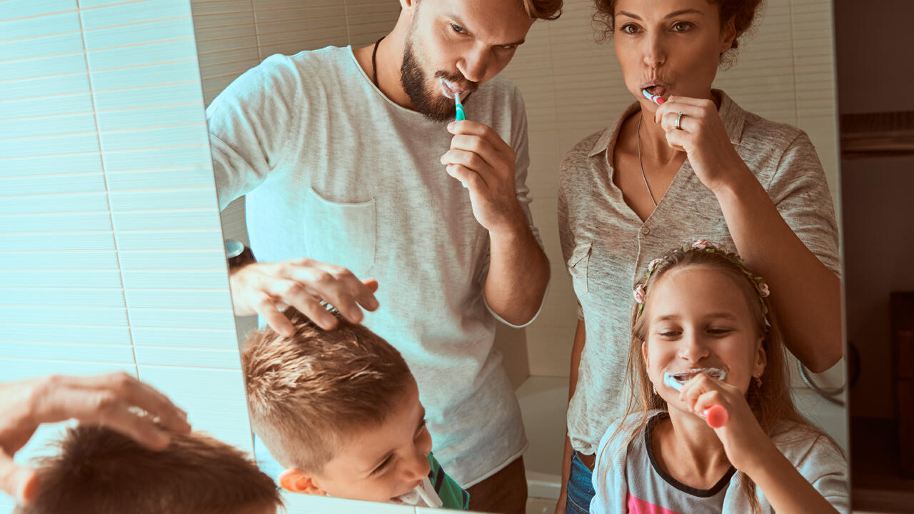 Unser Zahnpasta-Test umfasst Universal-Zahnpasten, Sensitiv-Zahnpasten, Zahnpasten für weißere Zähne und Kinderzahnpasten. Unser Zahnpasta-Test umfasst Universal-Zahnpasten, Sensitiv-Zahnpasten, Zahnpasten für weißere Zähne und Kinderzahnpasten.