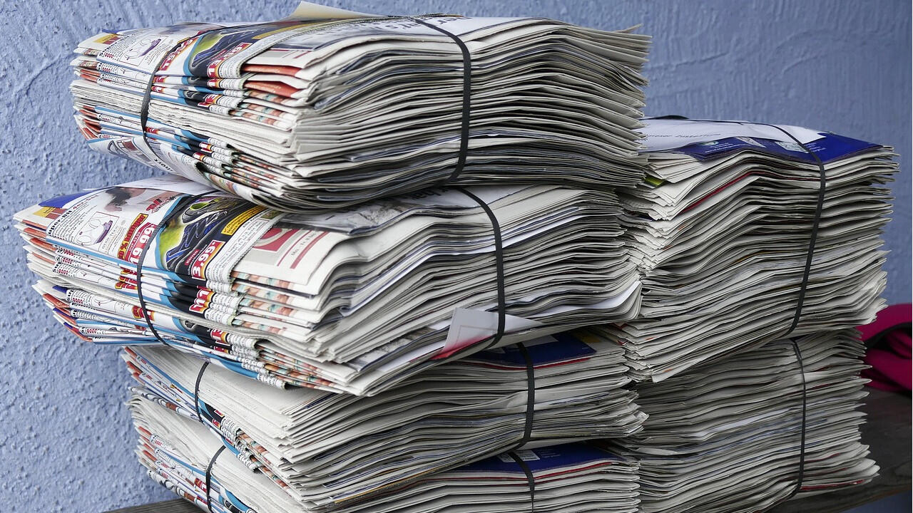 Für Werbepost werden Millionen Bäume gefällt. Ein Aufkleber "Bitte keine Werbung" schützt deshalb Bäume und Umwelt. Für Werbepost werden Millionen Bäume gefällt. Ein Aufkleber "Bitte keine Werbung" schützt deshalb Bäume und Umwelt.