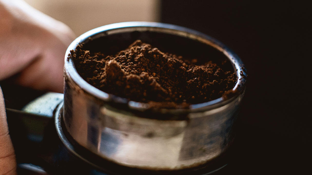 Kaffeesatz ist ein idealer Dünger für den Garten. Kaffeesatz ist ein idealer Dünger für den Garten.