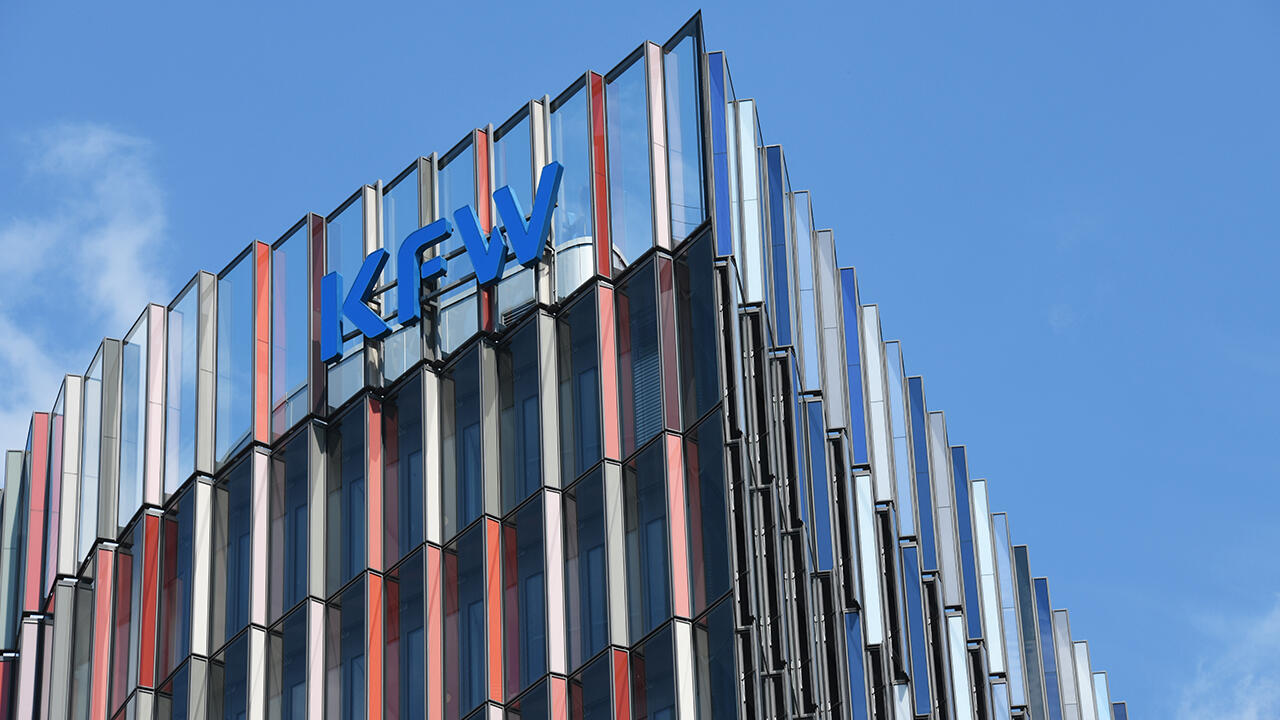 Die Vergabe vieler Fördermittel läuft über die staatliche Förderbank KfW. Die Vergabe vieler Fördermittel läuft über die staatliche Förderbank KfW.