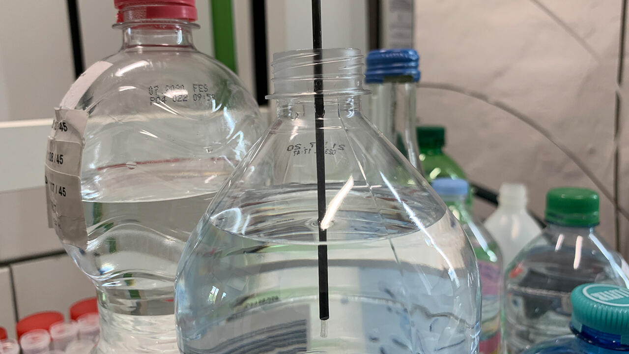 Mikroplastik in Wasser: Das Labor untersuchte insgesamt 71 Proben Mineralwasser der Sorten Still und Medium.