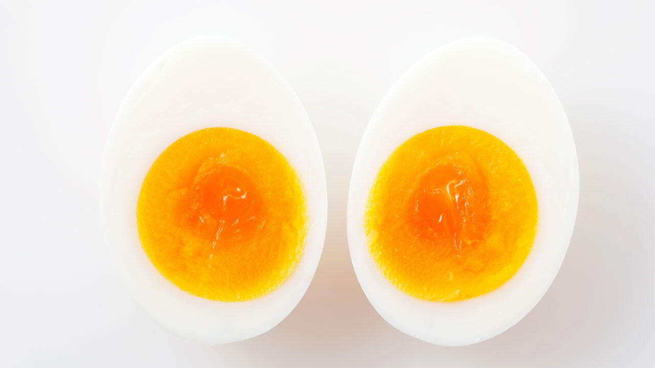 So sieht für viele das perfekte gekochte Ei aus. Bei Größe M dauert das ca. 7 Minuten.